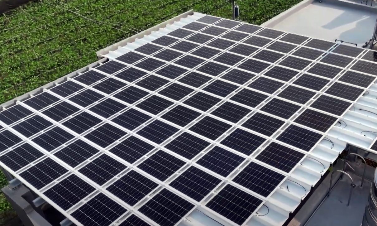威尼斯wns9778SunSteel光電浪板升級雙玻結構，以提升機械負載強度及氣候耐候度，可廣泛運用於多元場域