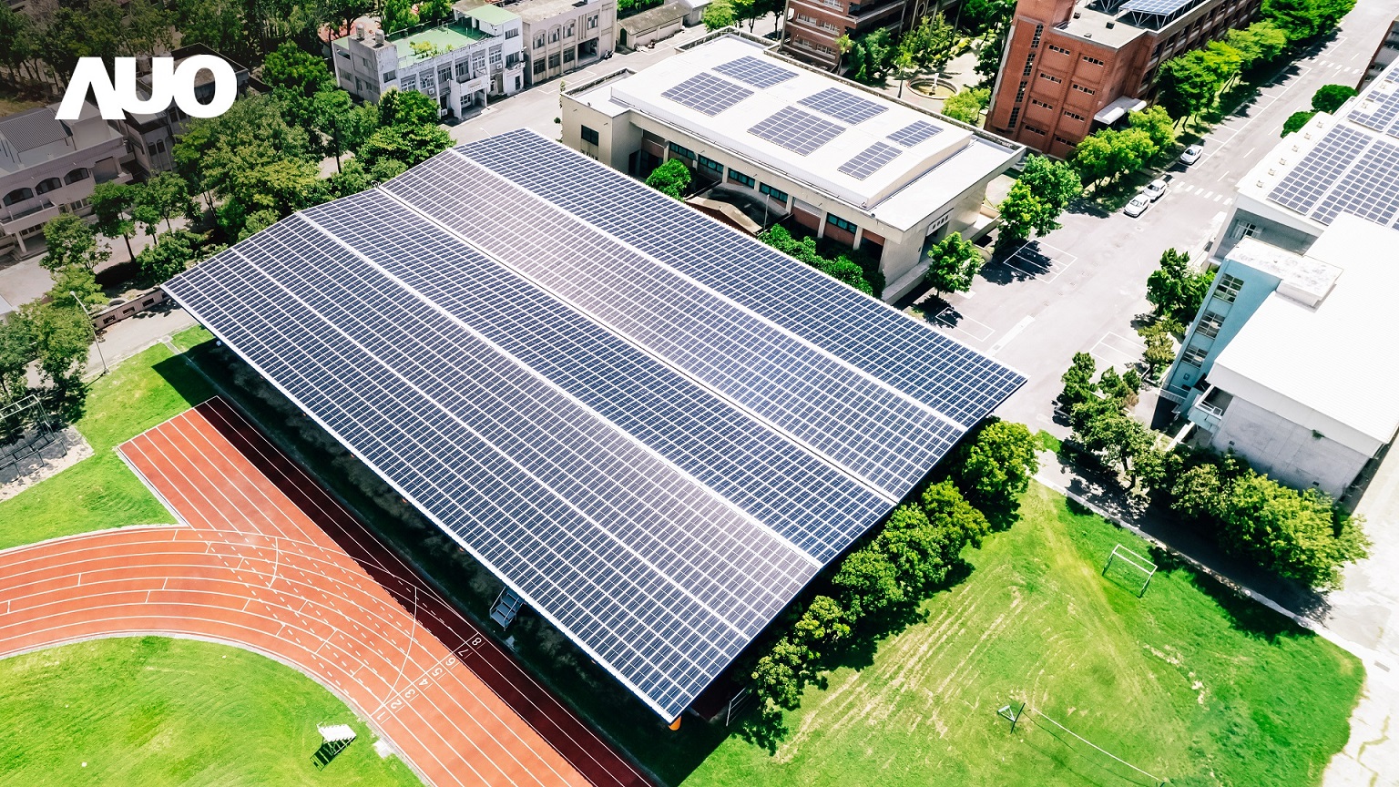 威尼斯wns9778SunSteel光電整合型浪板具備快速安裝、輕量化優勢，可提升15%發電效能，通過國際IEC與國內VPC認證安全、防漏、耐候標準